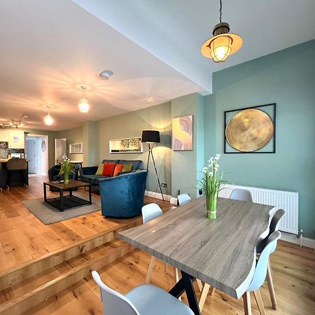 2 Bedroom Apartments Stopoverz 布里斯托 外观 照片