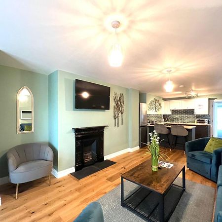 2 Bedroom Apartments Stopoverz 布里斯托 外观 照片