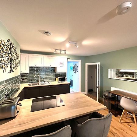 2 Bedroom Apartments Stopoverz 布里斯托 外观 照片