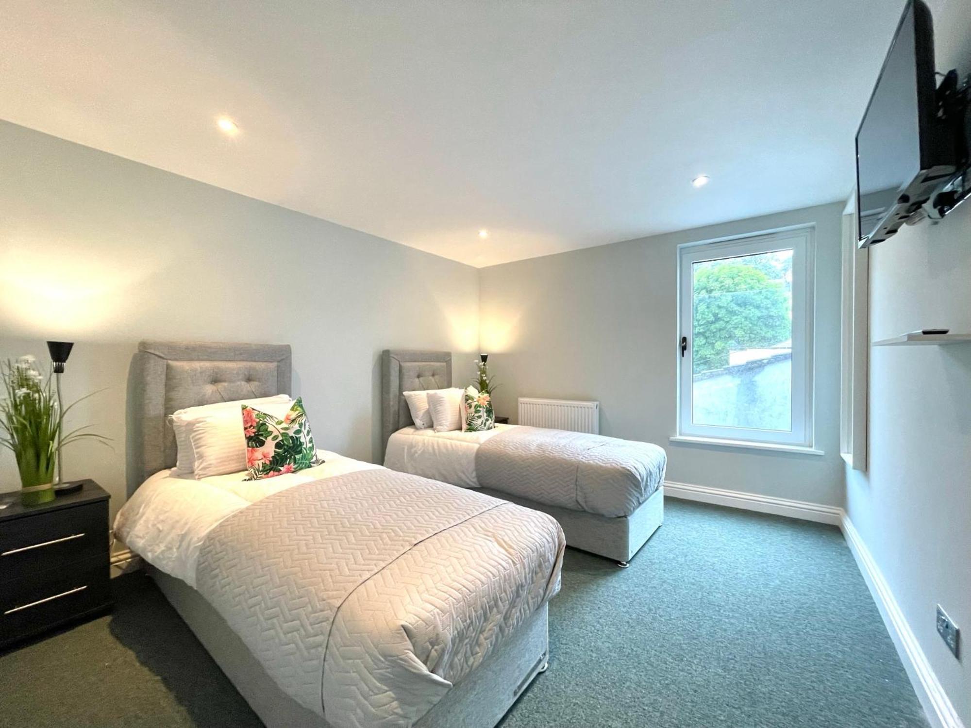 2 Bedroom Apartments Stopoverz 布里斯托 外观 照片