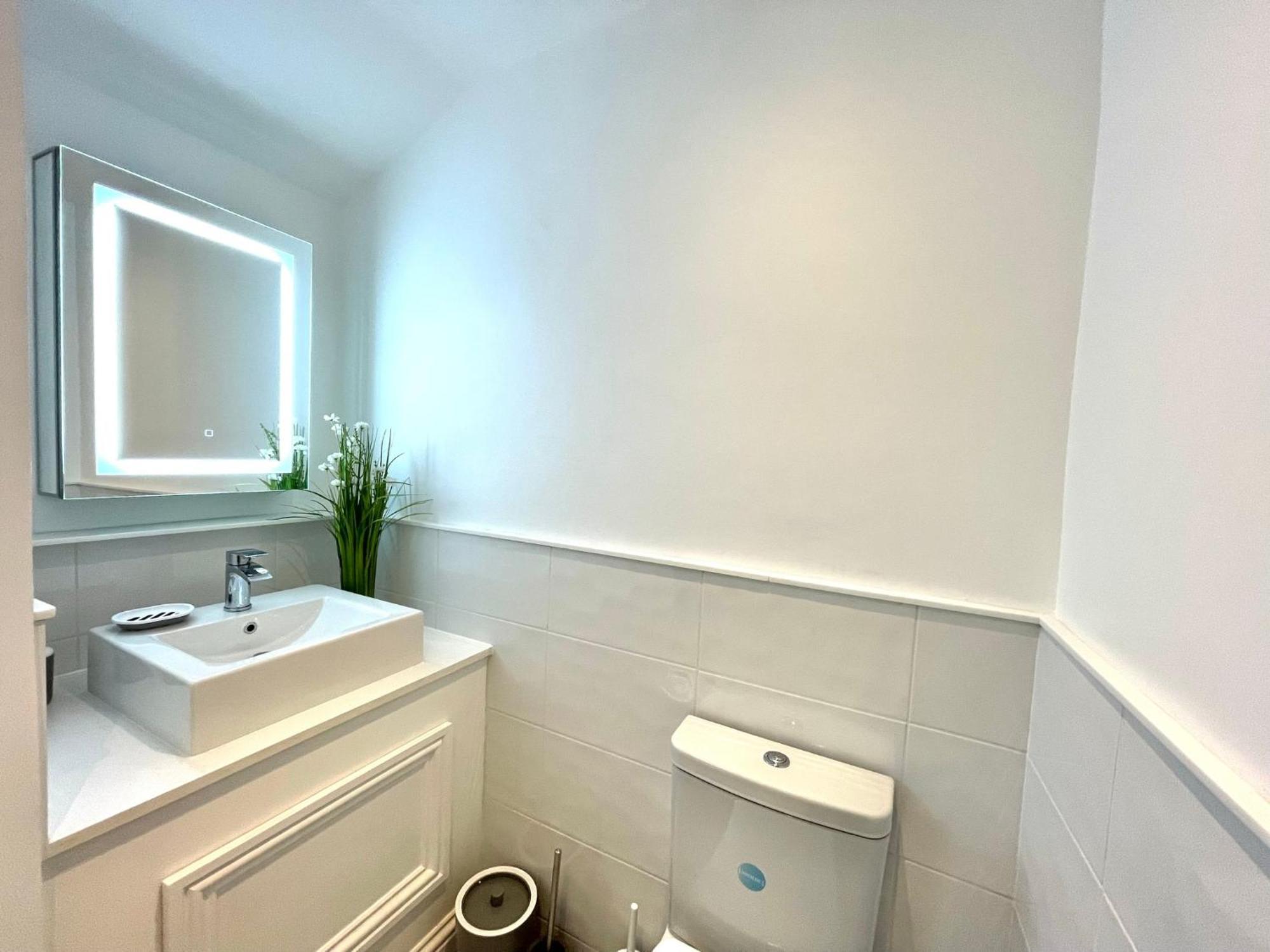 2 Bedroom Apartments Stopoverz 布里斯托 外观 照片
