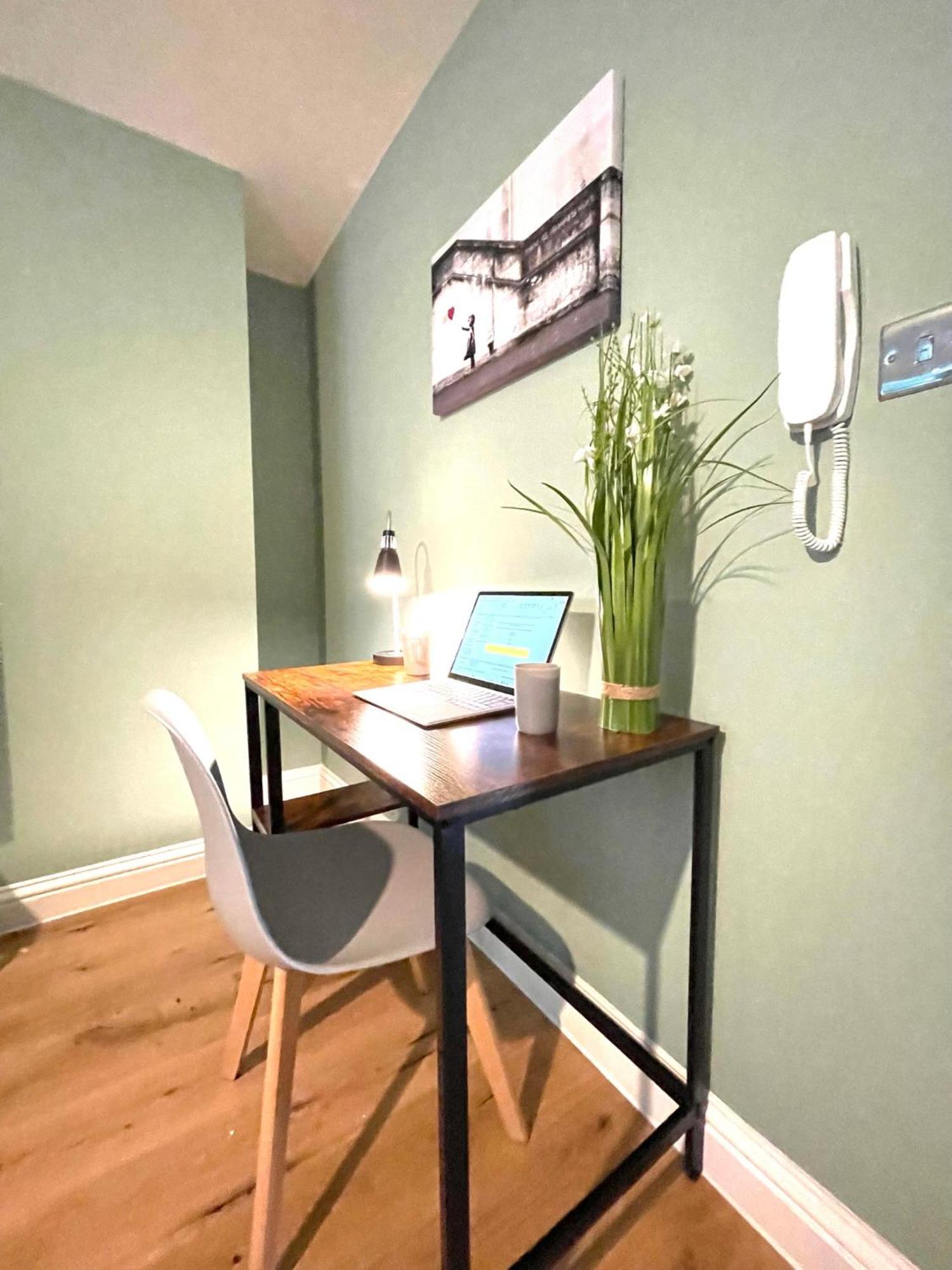 2 Bedroom Apartments Stopoverz 布里斯托 外观 照片