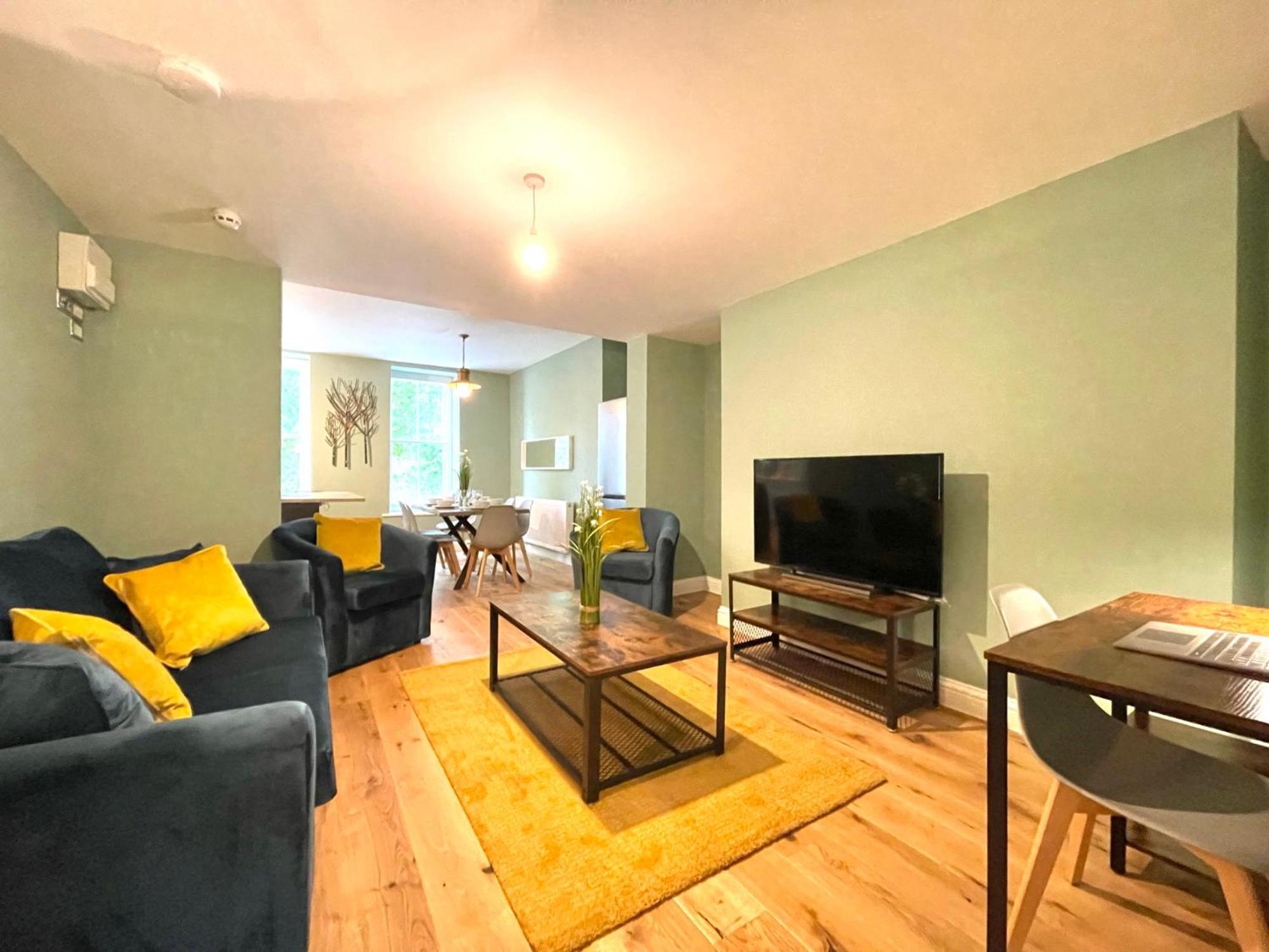2 Bedroom Apartments Stopoverz 布里斯托 外观 照片