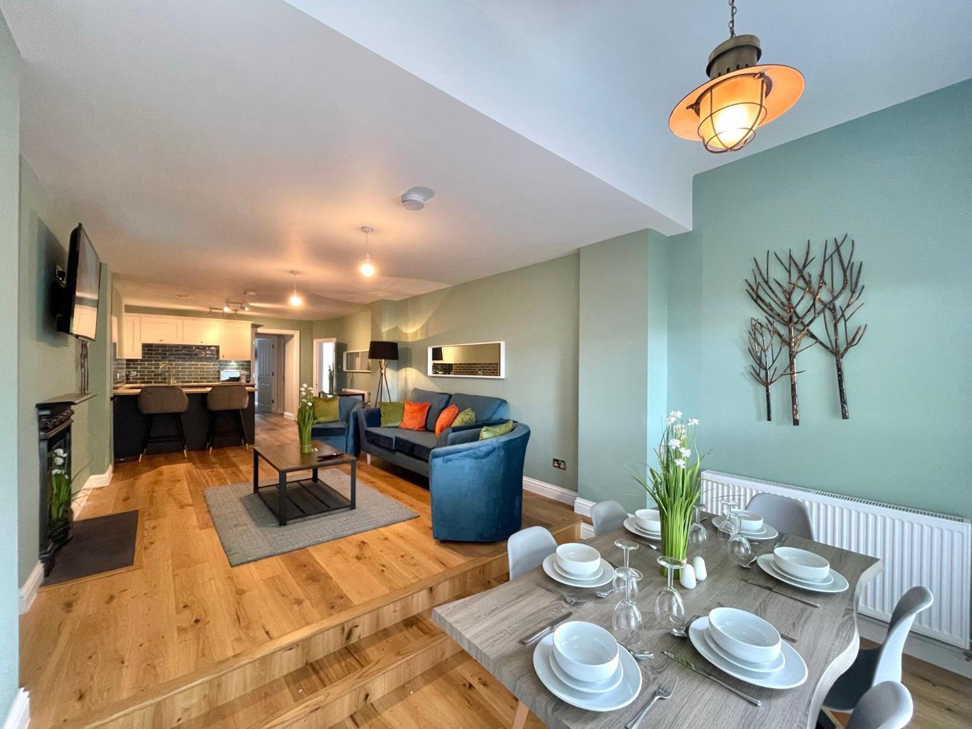2 Bedroom Apartments Stopoverz 布里斯托 外观 照片
