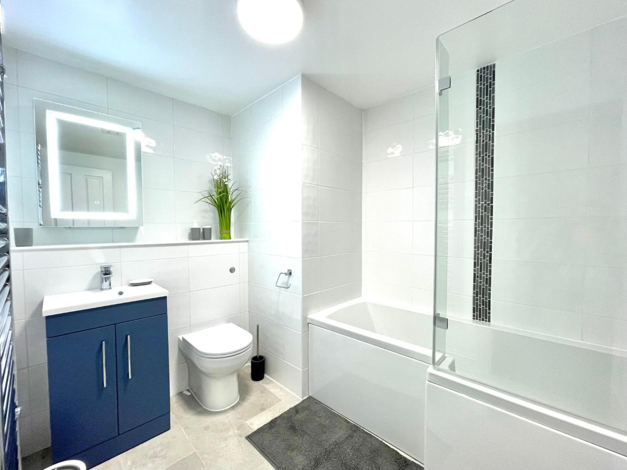 2 Bedroom Apartments Stopoverz 布里斯托 外观 照片