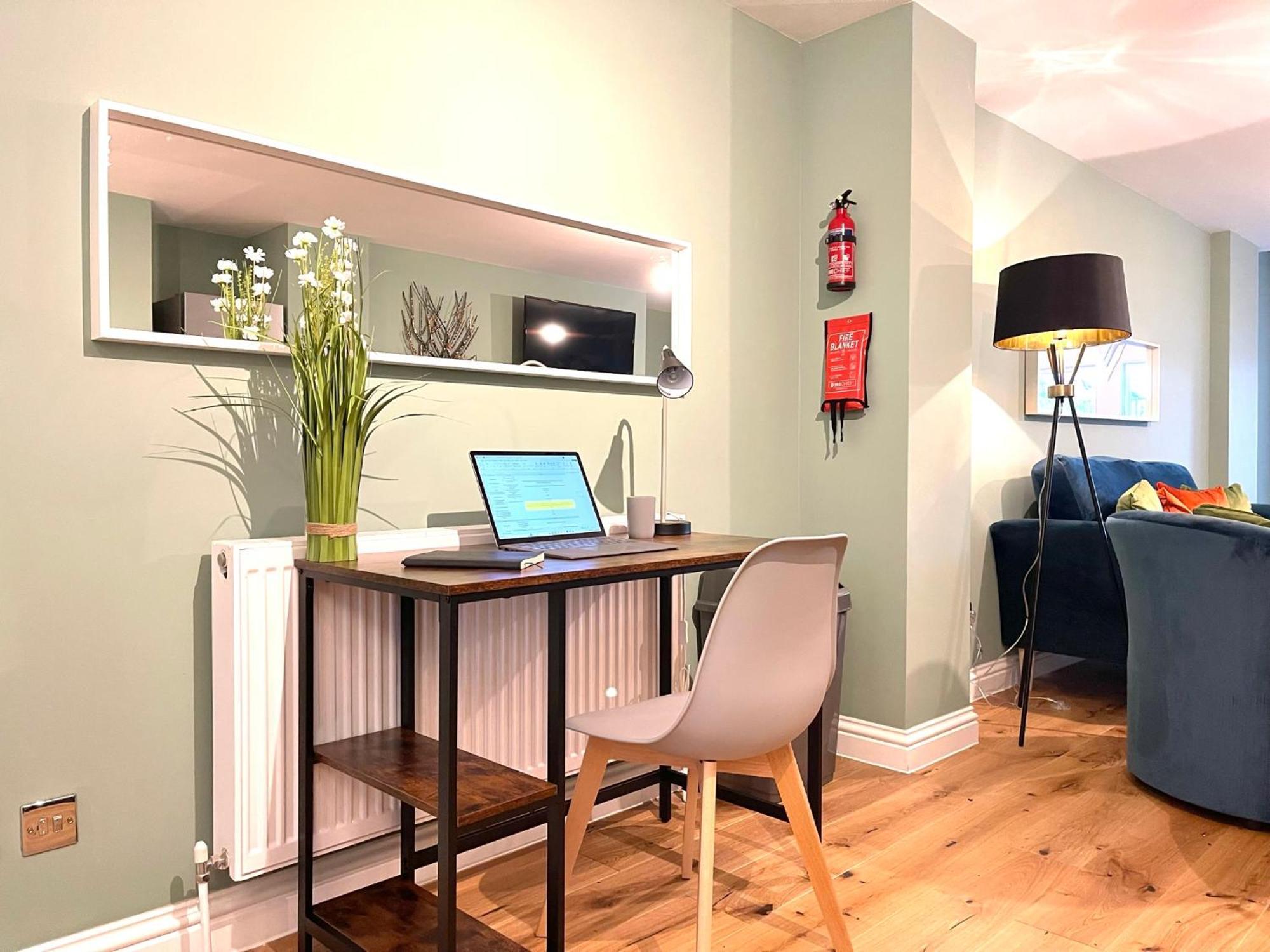 2 Bedroom Apartments Stopoverz 布里斯托 外观 照片