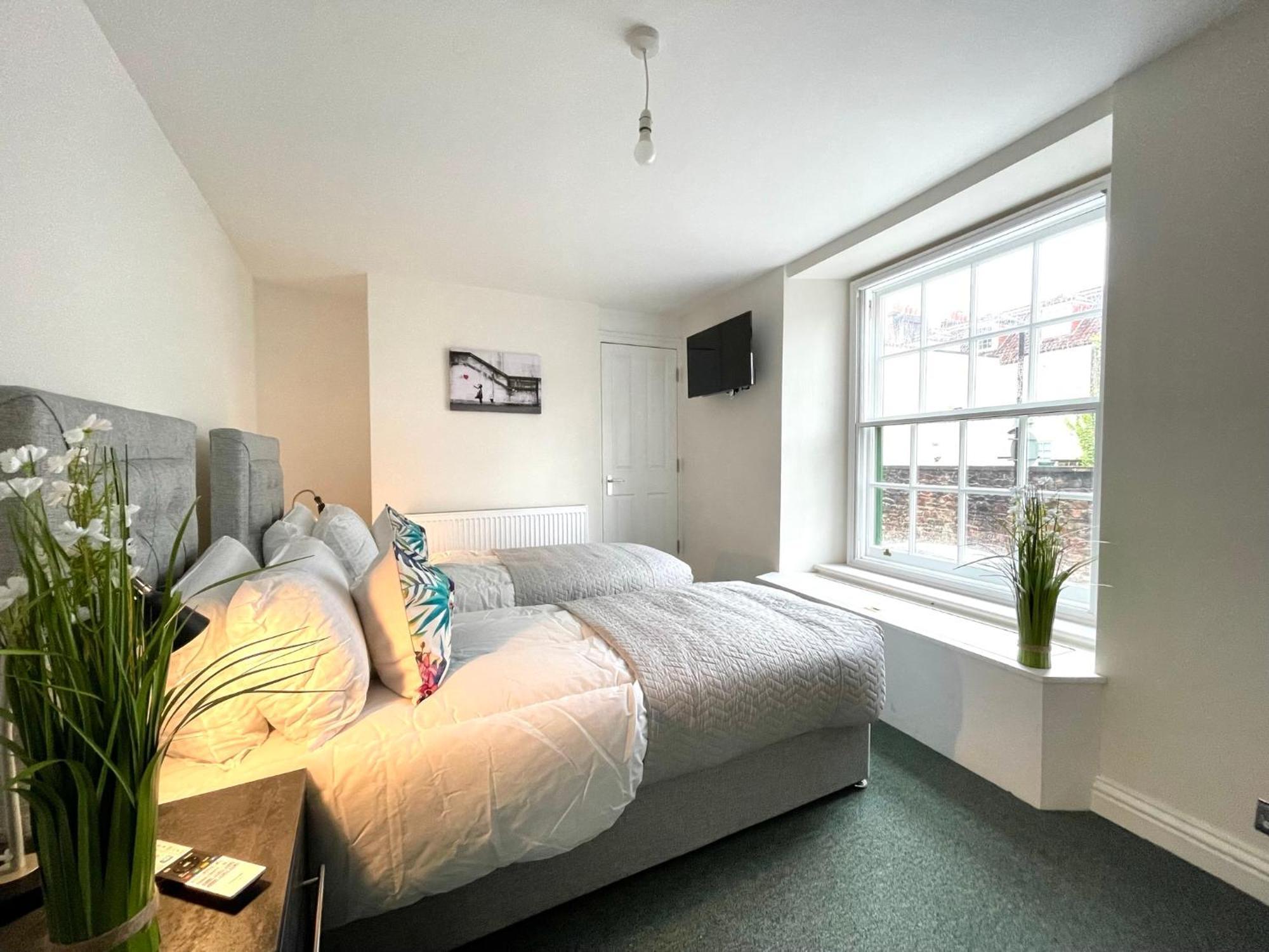 2 Bedroom Apartments Stopoverz 布里斯托 外观 照片