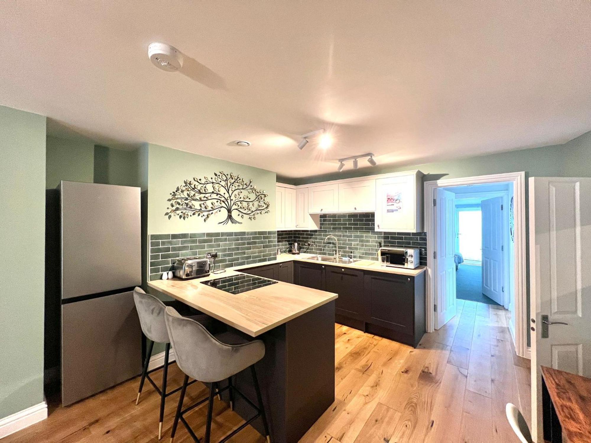 2 Bedroom Apartments Stopoverz 布里斯托 外观 照片